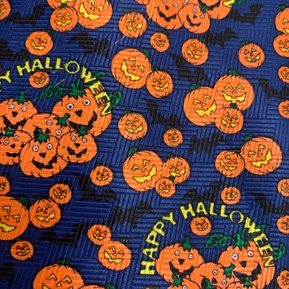 Halloween tie. VGUC. Pumpkin patch design. . Great accessory for Fall! - Picture 3 of 3